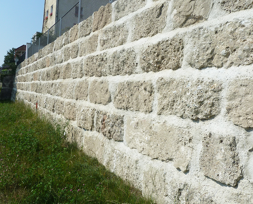 Restaurierung der Stadtmauer Laufen mit Brannenburger Nagelfluh